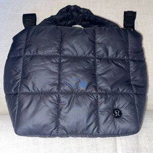 Lululemon Quilted Grid crossbody bag 5L